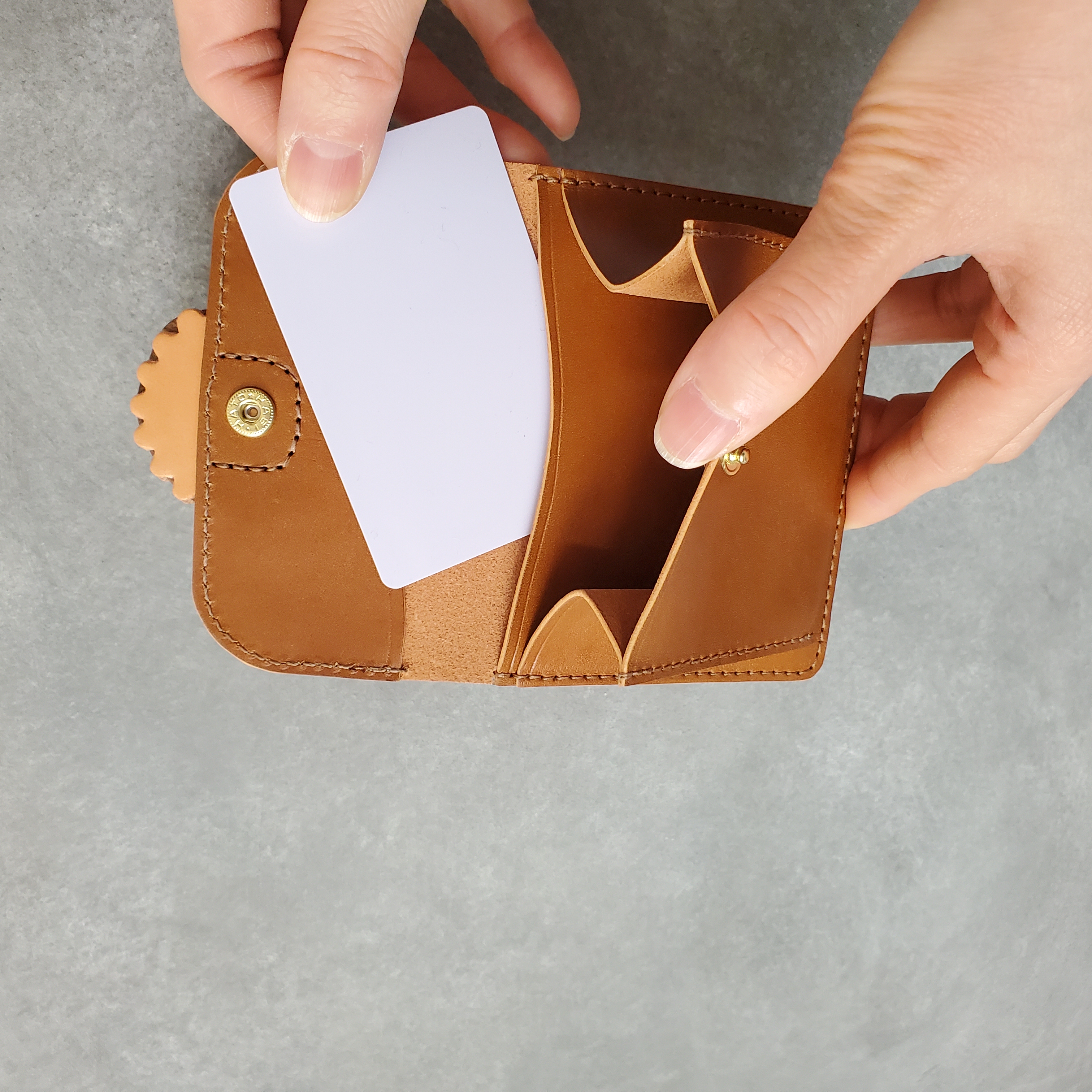 レトロなビスケットが可愛い薄型財布